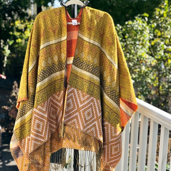 Francescas Collection Knit Shawl - Picture 2 of 10